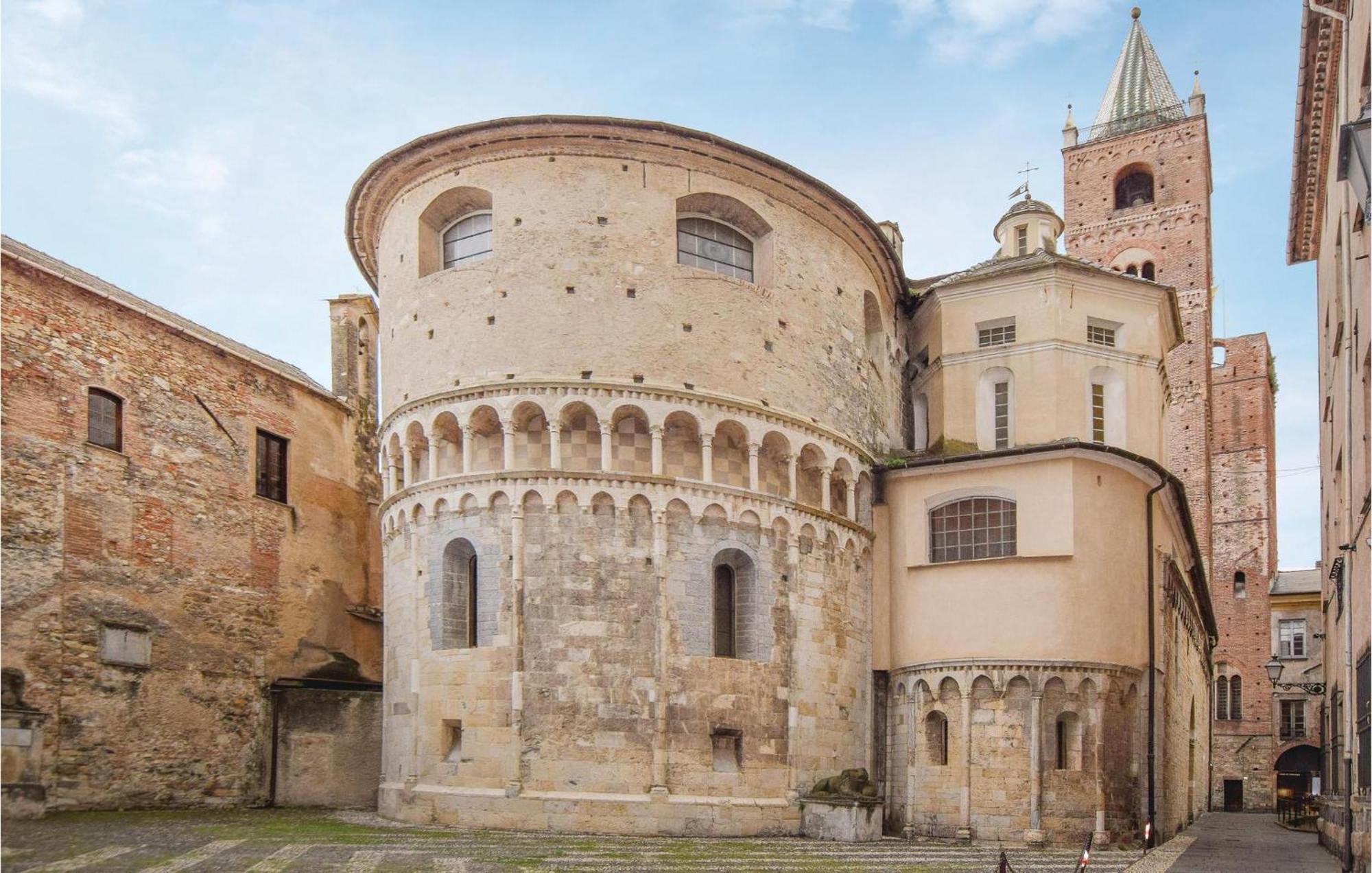 Amazing Apartment In Albenga With Wifi Exterior photo